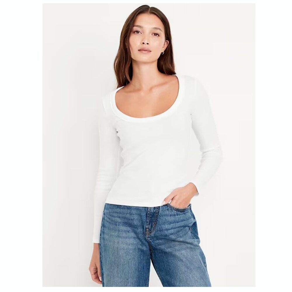 Old Navy Snug Scoop-Neck Long Sleeve T-Shirt in White Lillies NEW